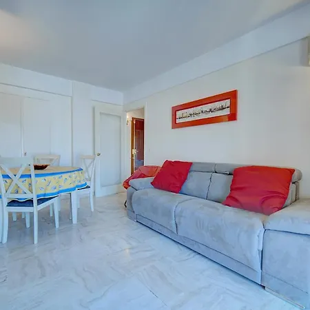 2 Center Very Comfortable Wi Fi Apartment